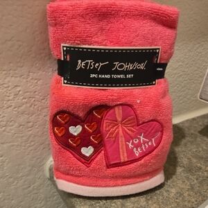 Betsey Johnson Pink Heart Embroidered Hand  Towels 2 Pair Nwt